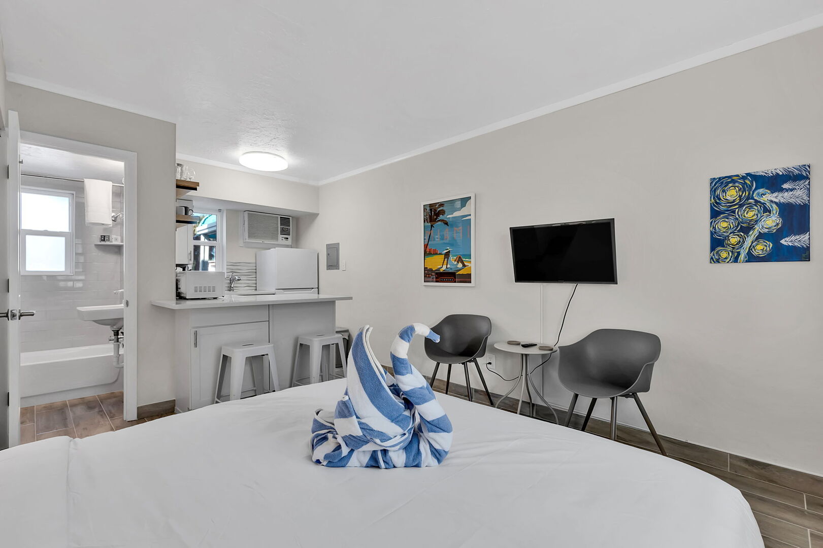 Tropic Terrace Resort #15 ➠ Beachfront Resort Suite With Heated Pool