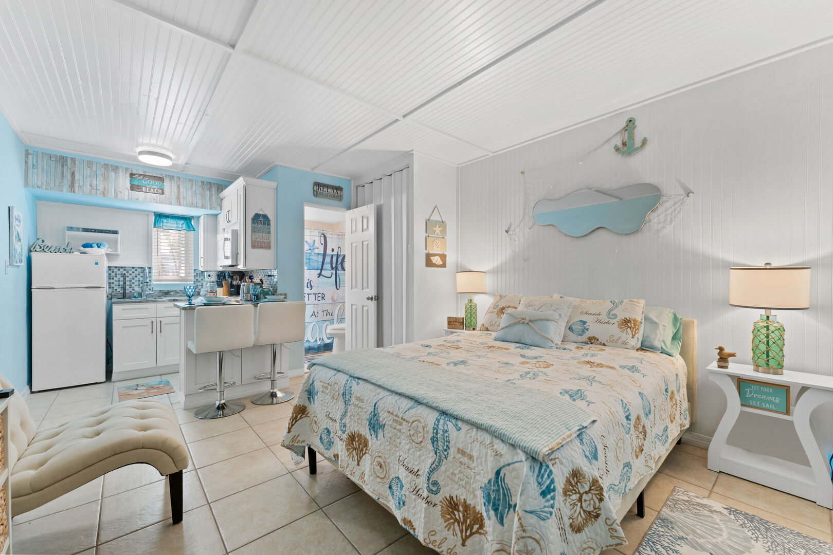 Tropic Terrace #12 • Adorable Poolside Studio • Direct Beach Access - Book Direct