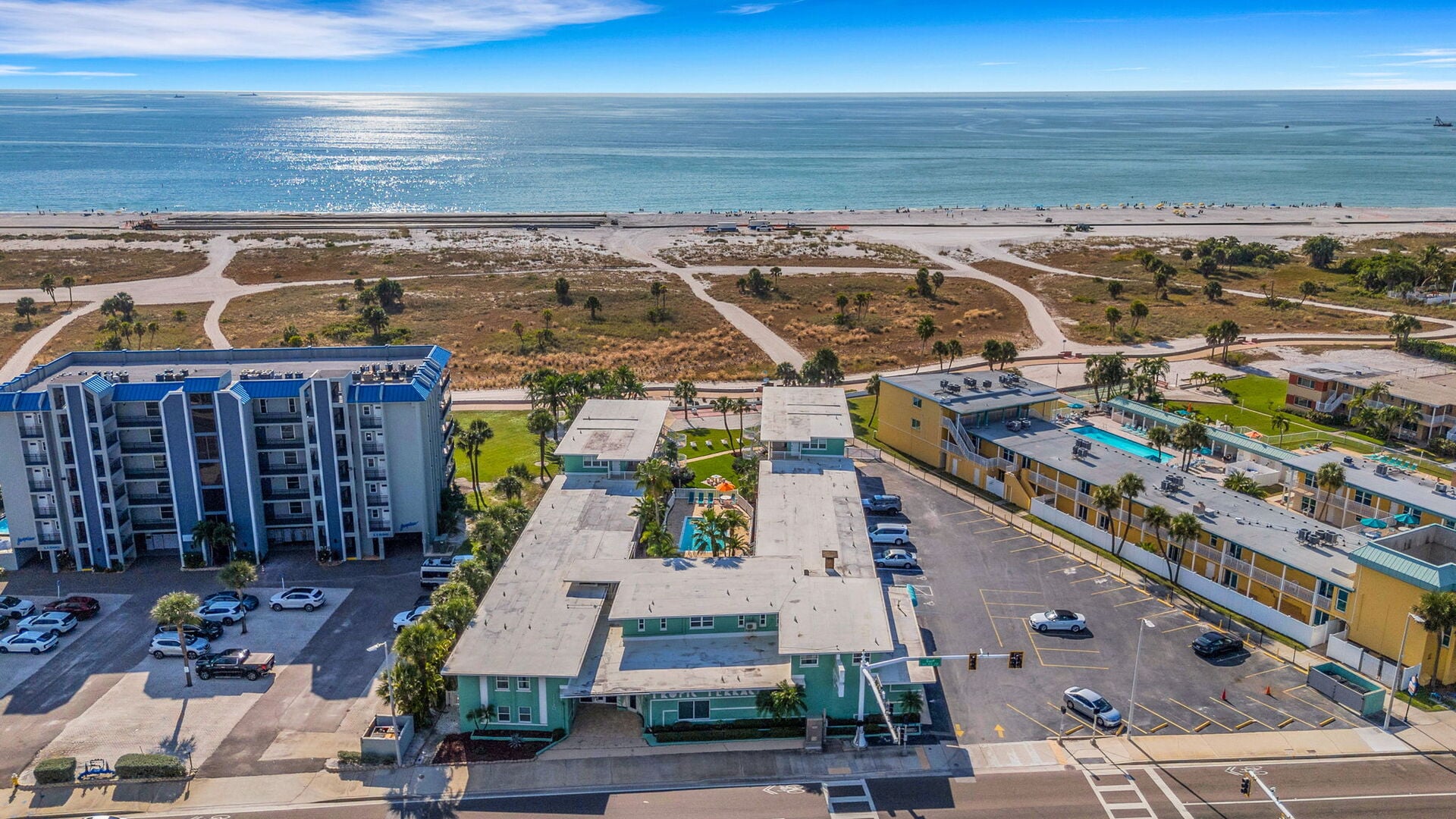 Tropic Terrace #22 ➠ Beachfront Resort Suite With Heated Pool - TT22